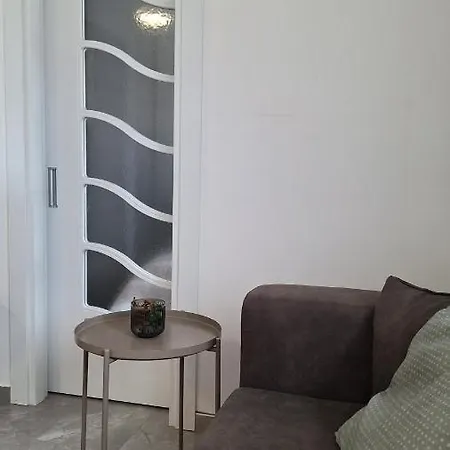 アパート U Zemunu Zemun