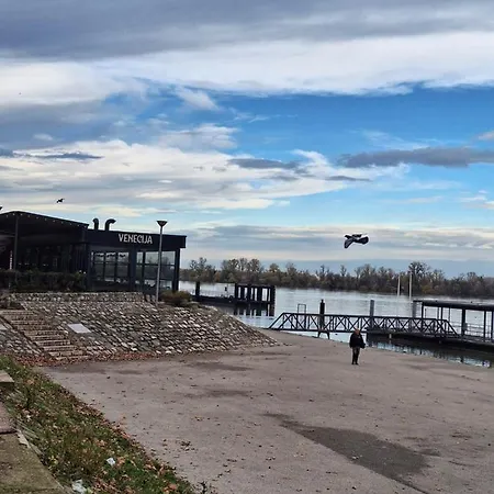 U Zemunu 아파트 Zemun